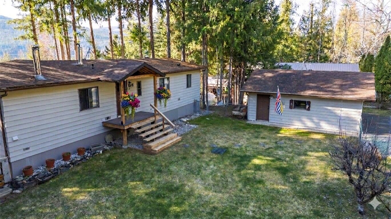 Property Photo: 8698 Penwith Way BC V0E 1M9