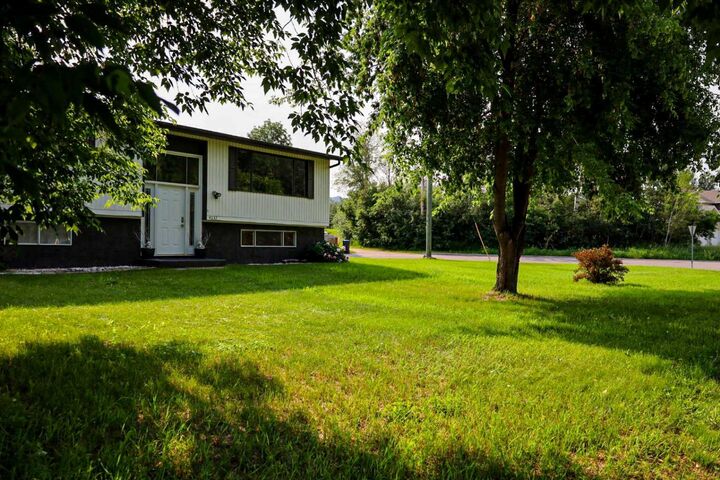 11237 91 Street — photo 1