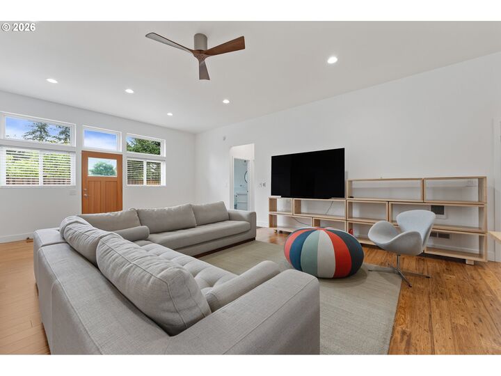 Property Photo:  8655 SE 55th Ave  OR 97206 