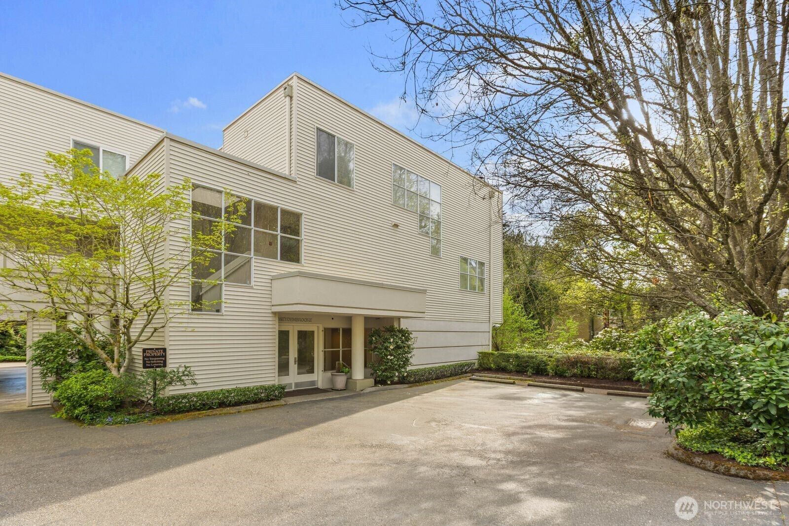 Property Photo:  10237 SE 3rd Street 5  WA 98004 