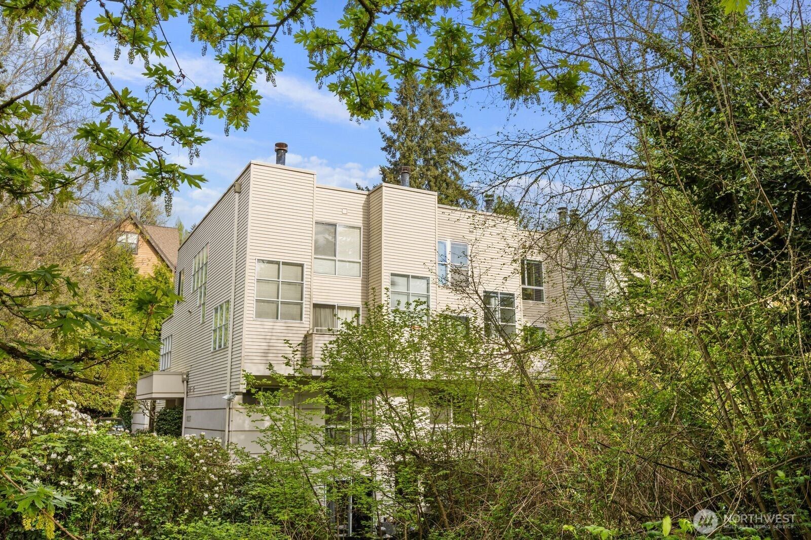 Property Photo:  10237 SE 3rd Street 5  WA 98004 