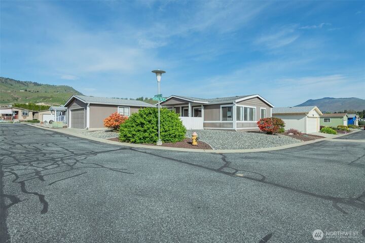 Property Photo:  1706  Twin Peaks Drive 83  WA 98801 
