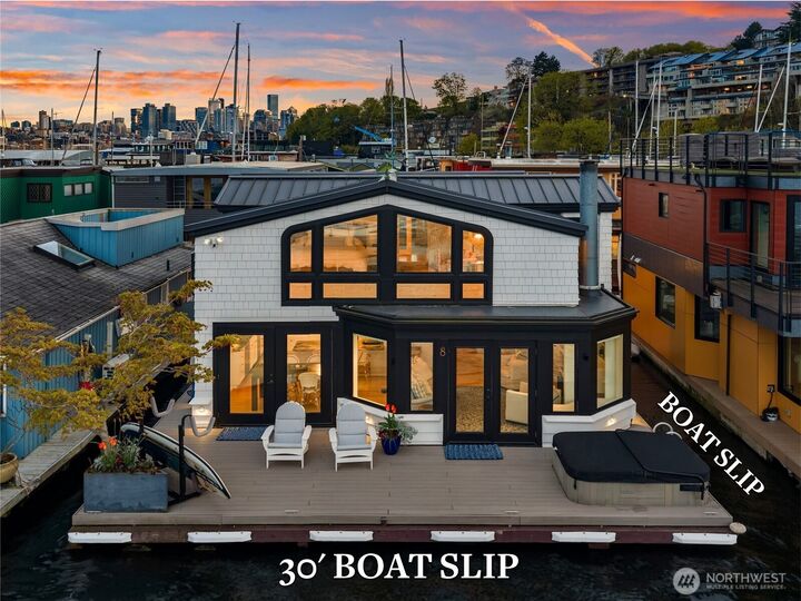 Property Photo:  2466  Westlake Avenue N 8  WA 98109 