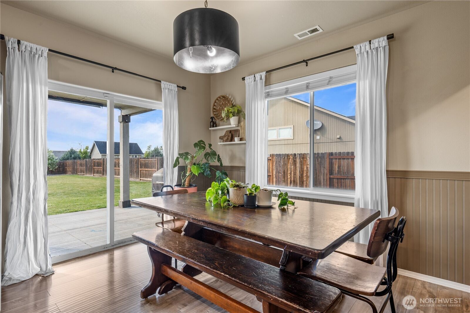 Property Photo:  728 S Lakeland  WA 98837 