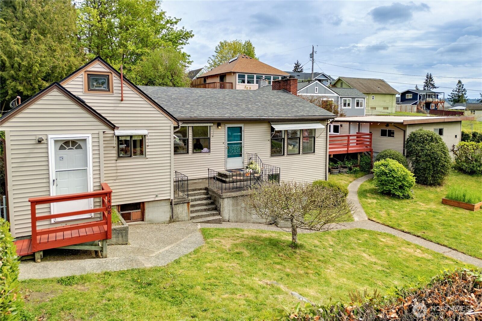 Property Photo:  1408  Winfield Avenue  WA 98310 