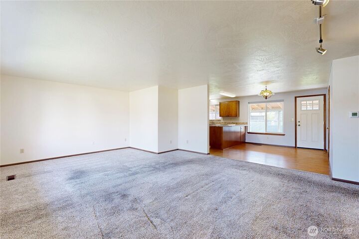 Property Photo:  241  Bandra Drive  WA 99362 