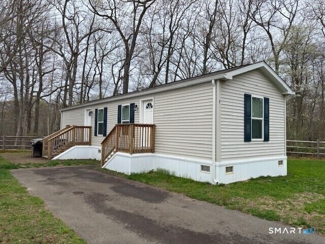 Property Photo:  7 Breezy Lane  CT 06460 