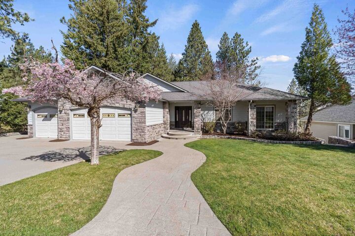 Property Photo: 15117 E East Ridge Ln WA 99037