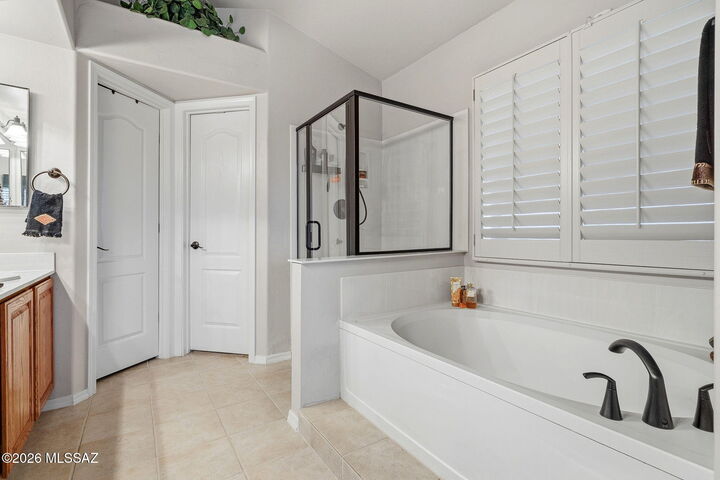 Property Photo:  8192 N Torrey Place  AZ 85743 