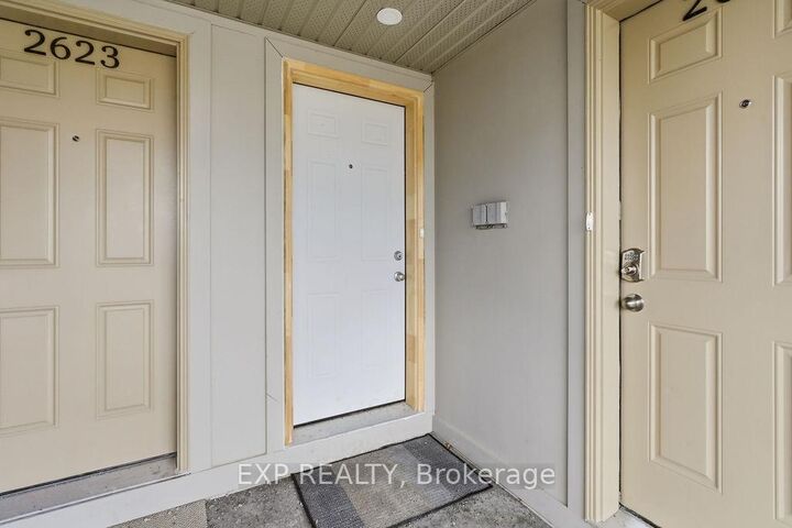 Property Photo: 2621 Longfields Drive 32 ON K2J 2L7