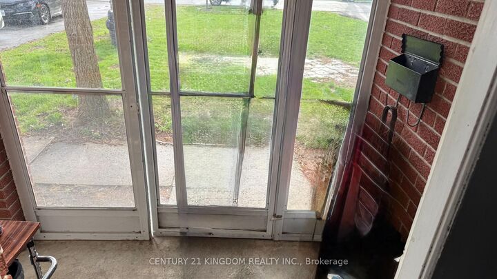 Property Photo:  35 Homestead Road Main  ON M1E 3R8 