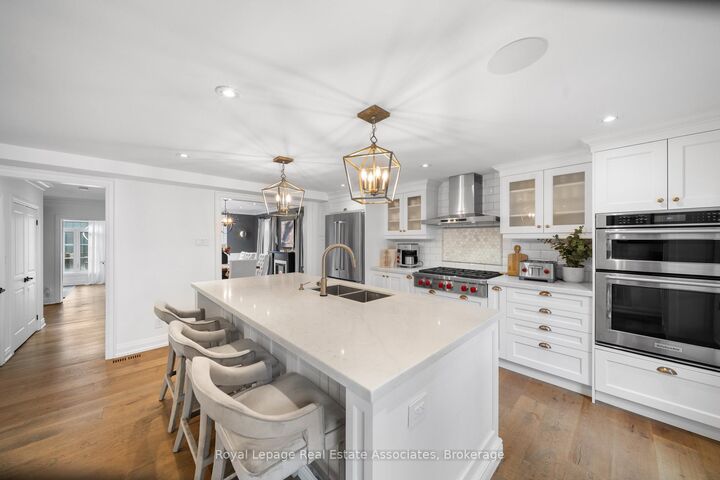 36 Mississauga Road N — photo 1