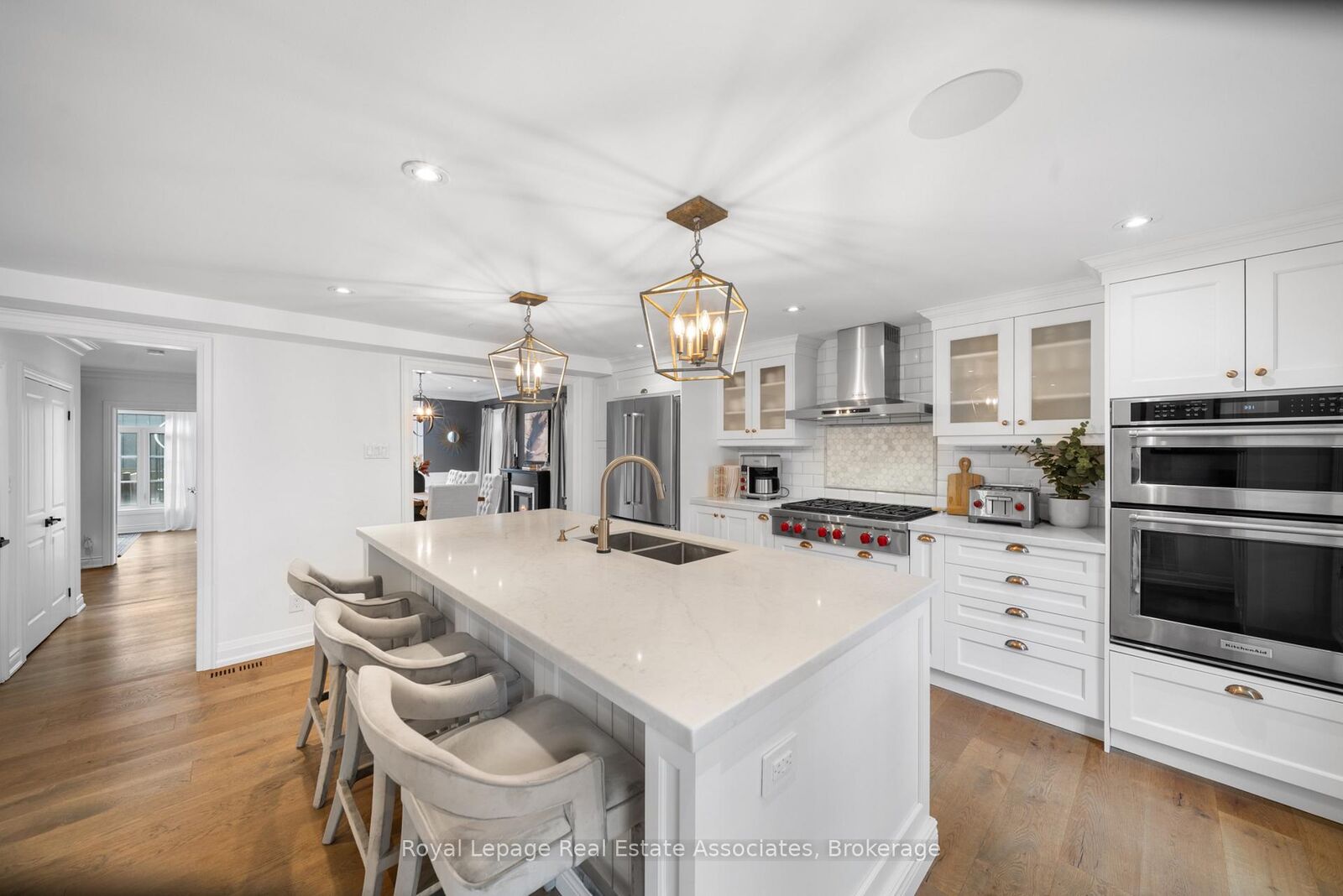 Property Photo: 36 Mississauga Road N ON L5H 2H6