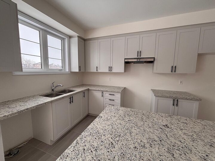 Property Photo: 30 Rosanne Circle ON L9Z 0N3
