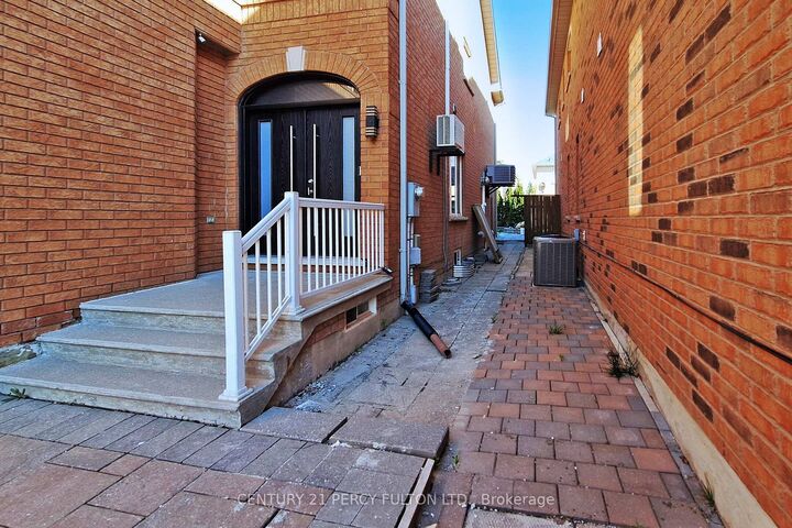 Property Photo:  47 Sapphire Drive Bsmt  ON L4S 2E5 