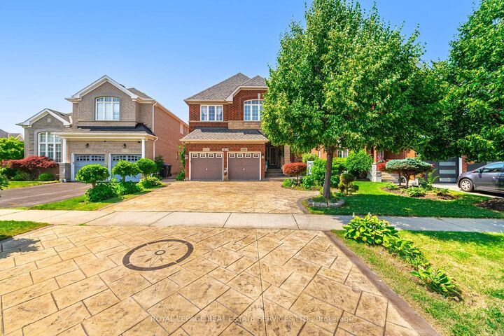 Property Photo: 3809 Candlelight Drive ON L5M 8A8