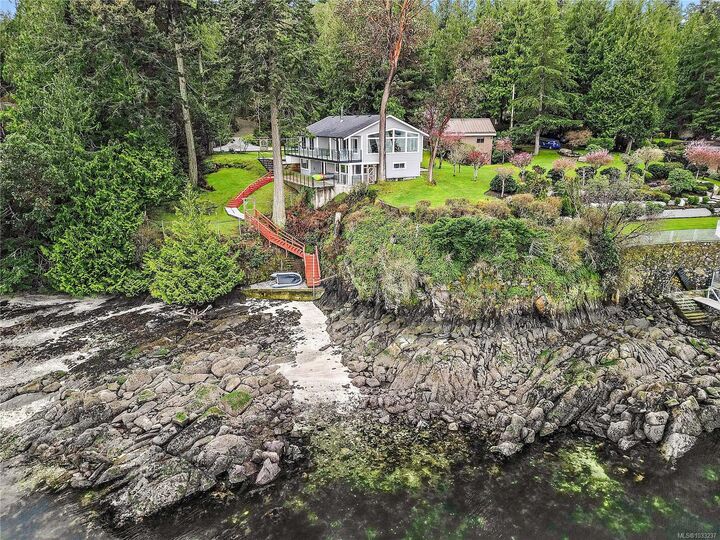Property Photo:  976 Lands End Rd  BC V8L 5L3 