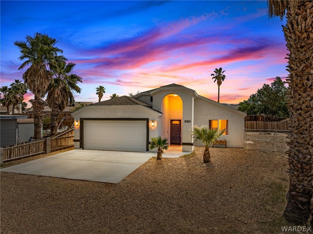 Property Photo:  1658 E Luna Media  AZ 86426 