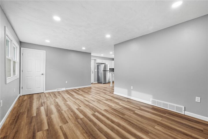 Property Photo:  1100 Summit Ave  PA 15068 