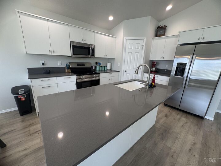 Property Photo: 1683 SW Pegasus Peak Ave ID 83647