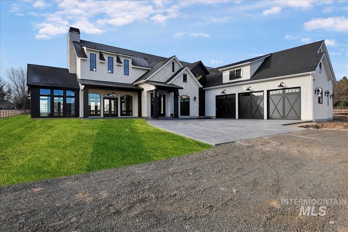 Property Photo:  5909 E Greenhill Street  ID 83686-6922 