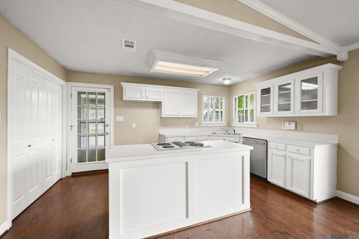 Property Photo:  18410 Lakefield Ave  LA 70817 