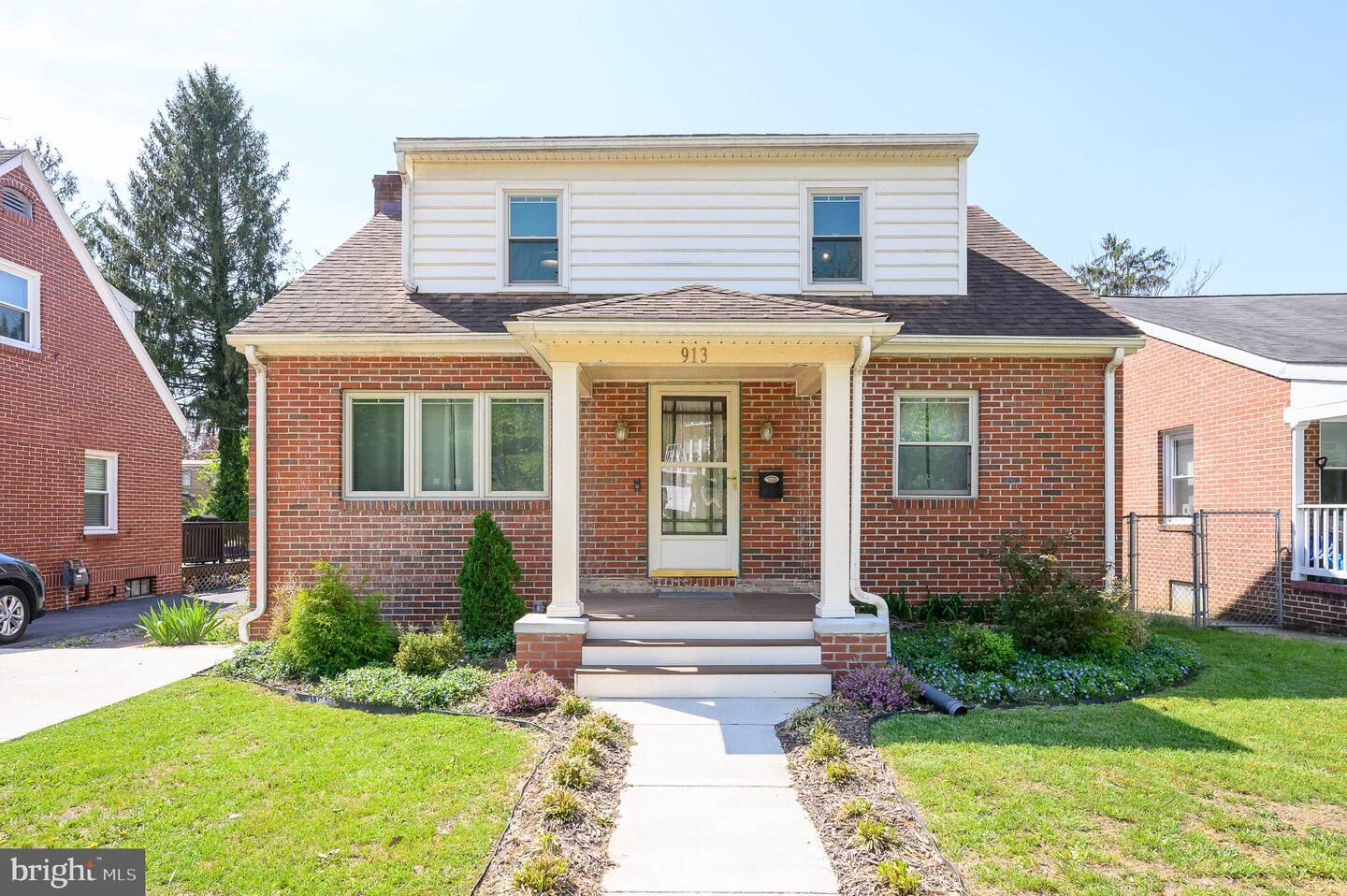 Property Photo:  913 W Martin Street W  WV 25401 