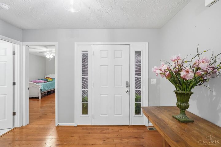 Property Photo:  5752 Sunrise View Circle  OH 45044 