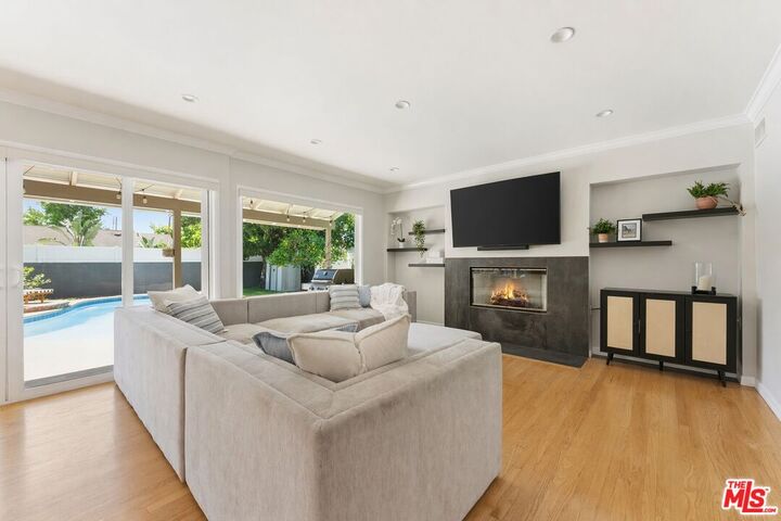 Property Photo:  14056 Margate St  CA 91401 