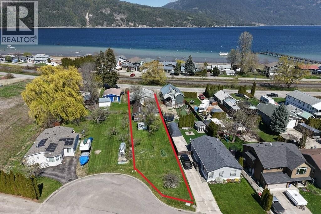 Photo de la propriété: 4760 Canoe Beach Drive Drive Northeast BC V0E 1K0