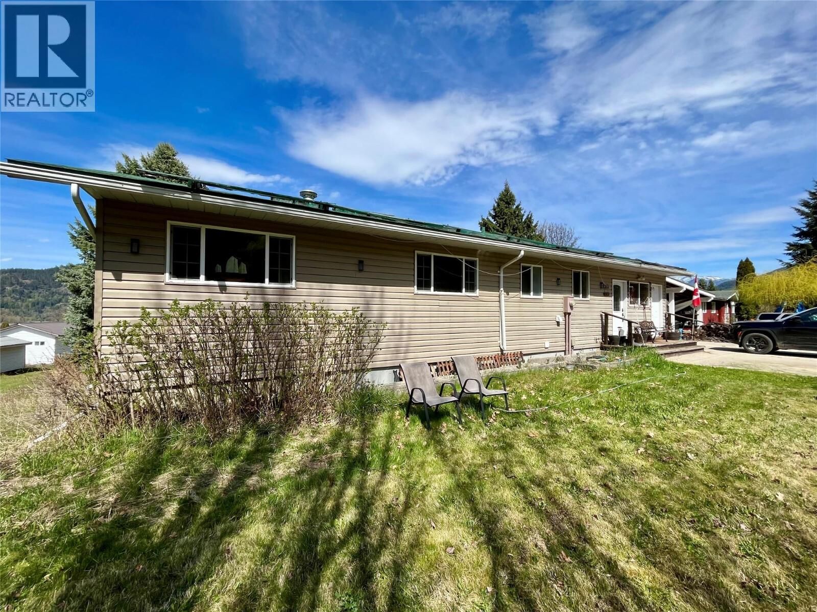 Property Photo: 212 Maple Street BC V0G 1K0
