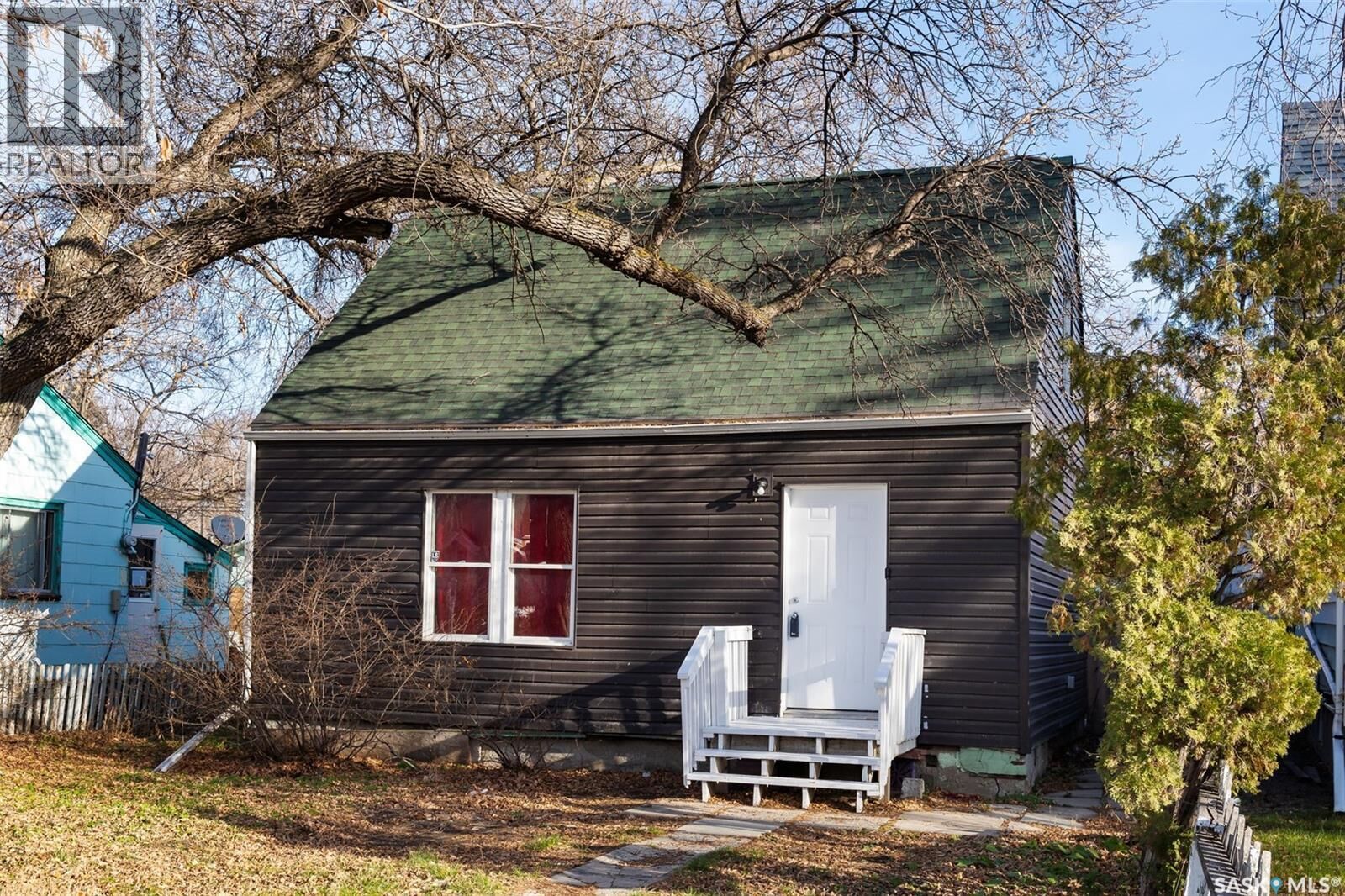 Property Photo:  1247 King Street  SK S4T 4G1 