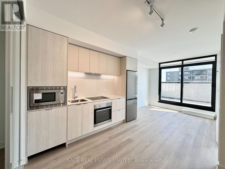 Property Photo: 86 Dundas Street East 806 ON L5A 1W4