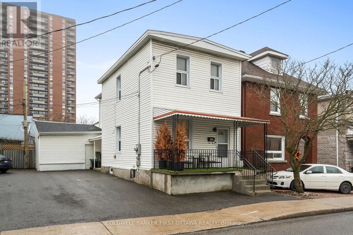 Property Photo:  118 Willow Street  ON K1R 6W3 