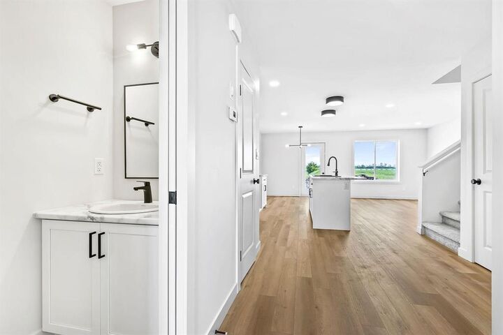 Property Photo:  84 Kootenay Way  MB R5G 2Y1 