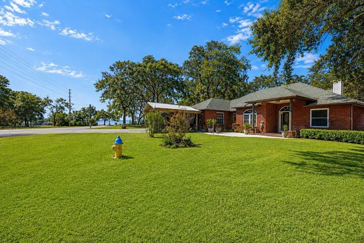 Property Photo: 328 Chippewa Drive FL 32578