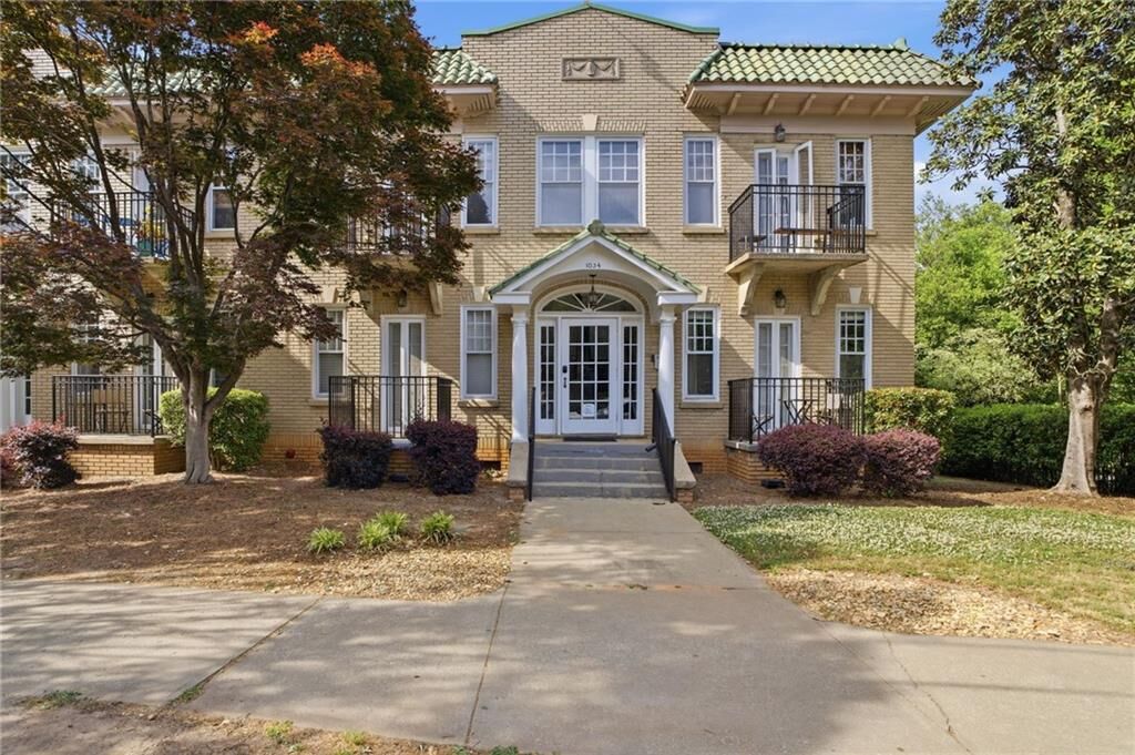 Property Photo: 1034 Virginia Avenue NE 11 GA 30306