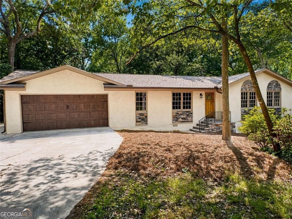 Property Photo:  2304 Rolling Acres Court  GA 30094 