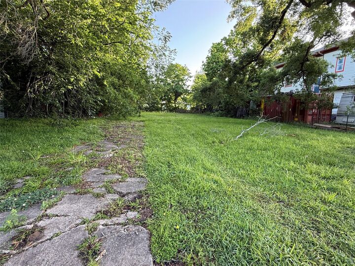 Property Photo: 5307 Willow Glen Drive TX 77033