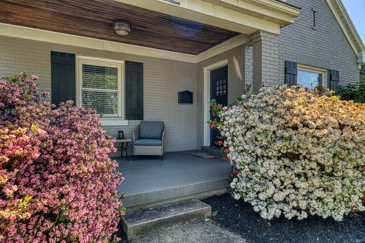 Property Photo:  2313 E Chandler Avenue  IN 47714 