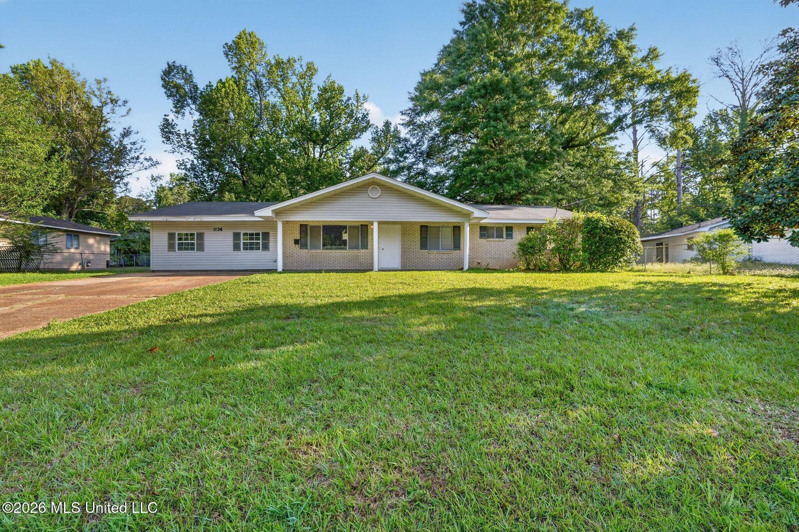 Property Photo: 1136 Woodville Drive MS 39212