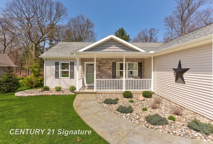 Property Photo:  5728 Tipperary Drive  MI 48725 