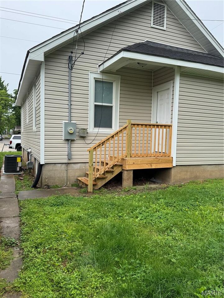 Property Photo: 1114 Independence Street MO 63703