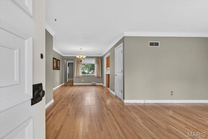 Property Photo:  350 W Saint Anthony Lane  MO 63031 