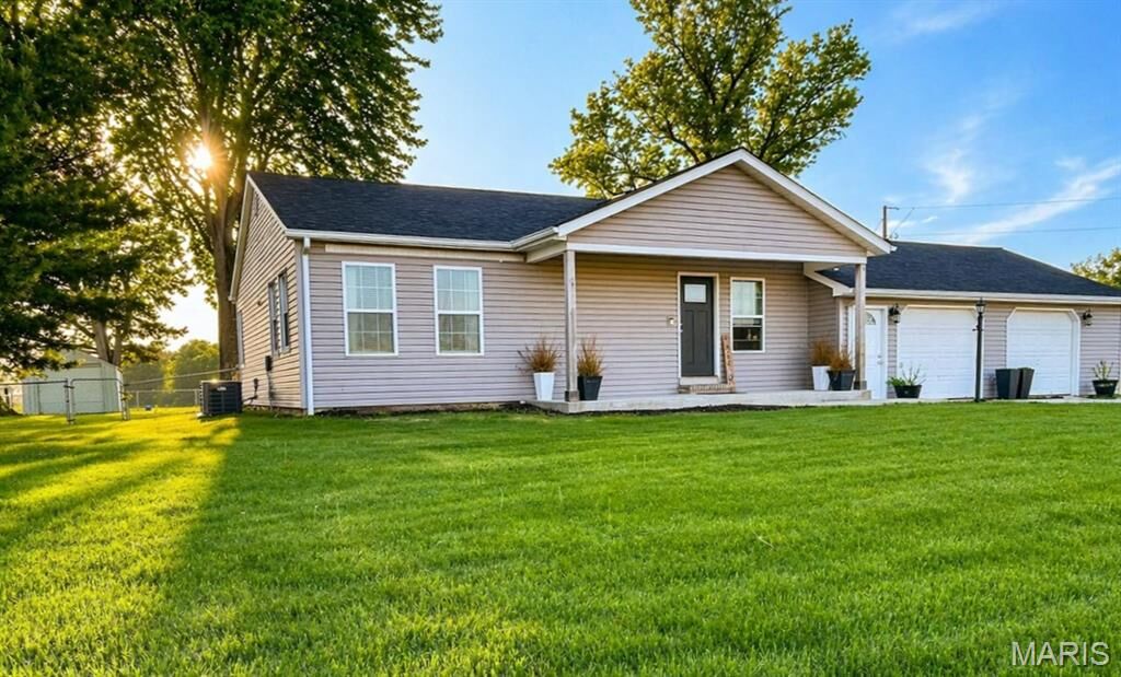 Property Photo:  415 Summerfield Road  IL 62281 