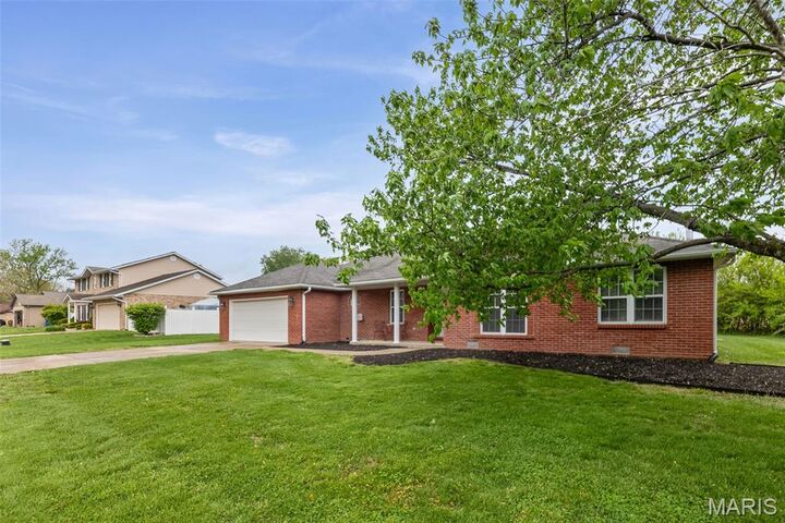 Property Photo:  204 Piney Woods Drive  IL 62226 