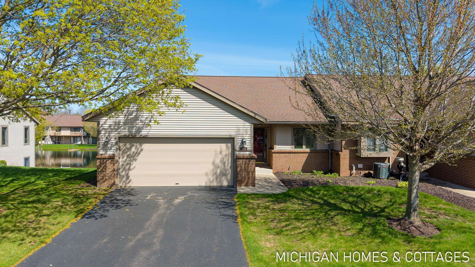 Property Photo:  1674 Lakeview Drive  MI 49464 