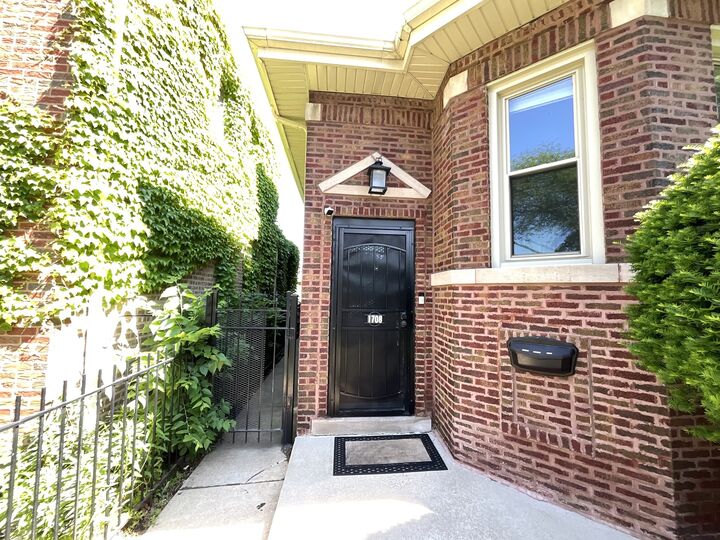 Property Photo:  1708 E 84th Place  IL 60617 
