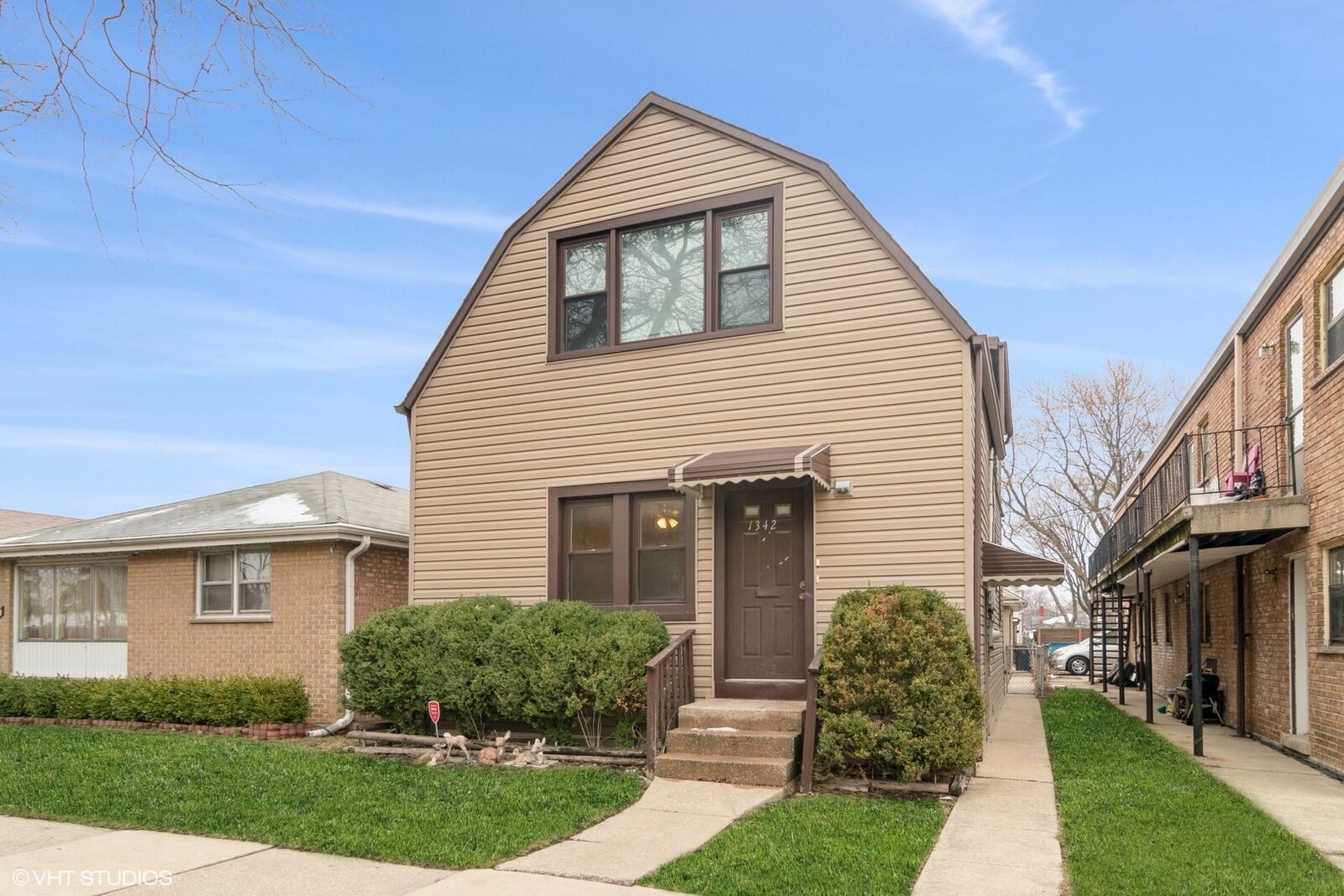 Property Photo:  1342 Circle Avenue 1  IL 60130 
