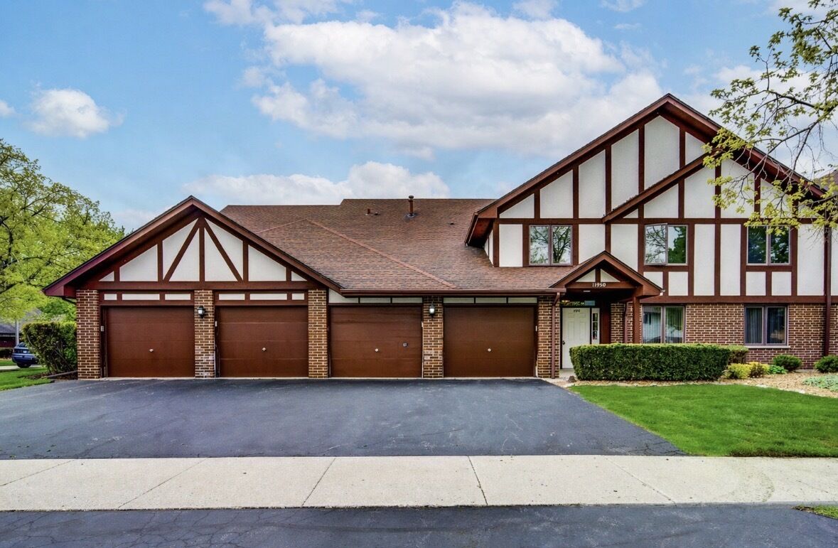 Property Photo:  17960 66th Court 1N  IL 60477 